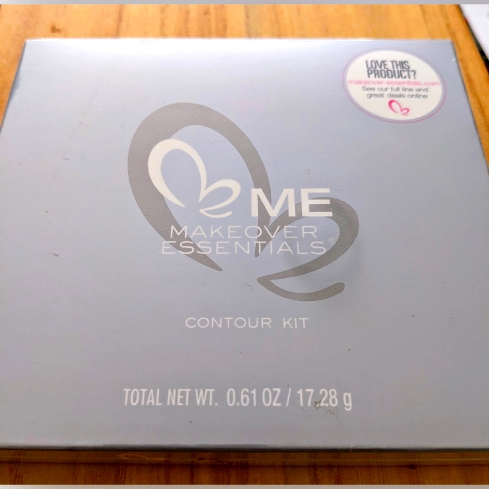 Makeover Essentials Beauty Contour Kit Love Me Set, New in Box